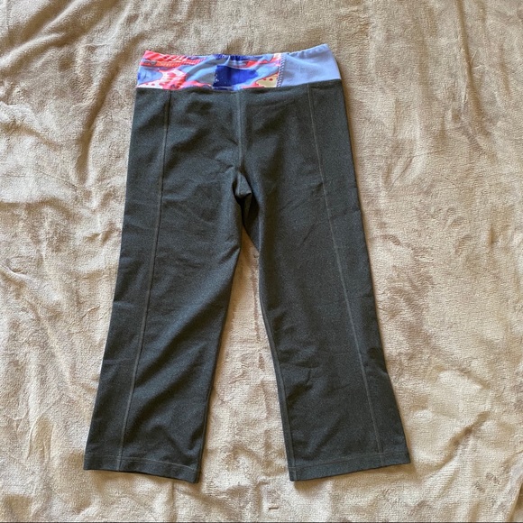 North Face Cropped Workout Pants - Picture 4 of 4